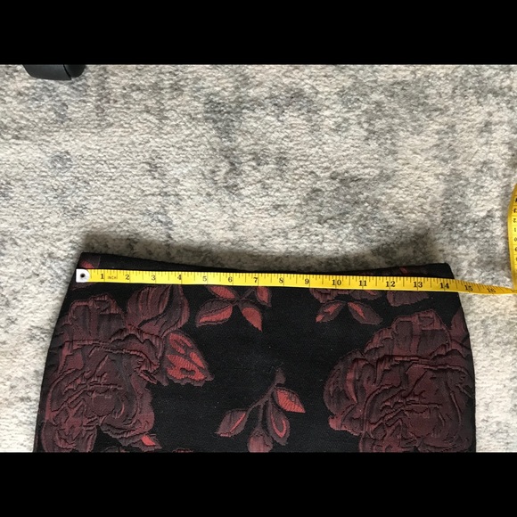 Ann Taylor Brocade Burgundy Pencil Skirt Size 4P - Picture 6 of 6